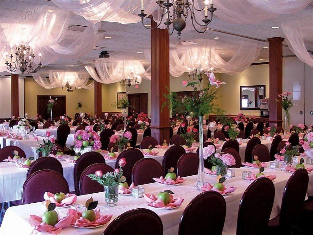 Carlisle Inn Sugarcreek Esterno foto